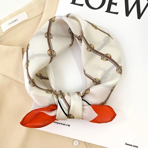 Women's Mulberry Silk Square Scarf Vintage Horsebit Chain Belt Buckle Print Elegant Neck Scarf Fashion Wrap Accessories For Daily Office