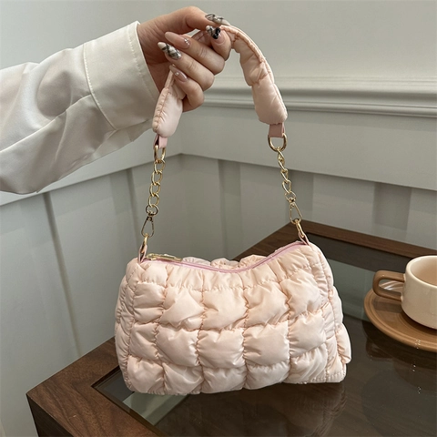 Dames Gewatteerde Puffer Okseltas Bubble Textuur Cloud Schoudertas Met Gouden Ketting Trendy Nylon Gevoerde Handtas