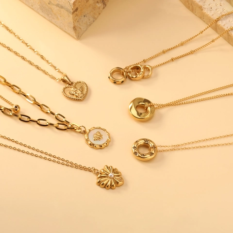 Juego de Collar y Pendientes Geométricos Minimalistas de Acero Inoxidable Chapado en Oro para Mujer Joyas de Moda Colgantes Abeja Corazón Ángel Perla