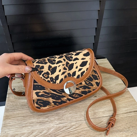 Leopardenmuster Satteltasche PU Leder Stoff Patchwork Umhängetasche Unterarmtasche Retro Mode Damen Verstellbarer Riemen