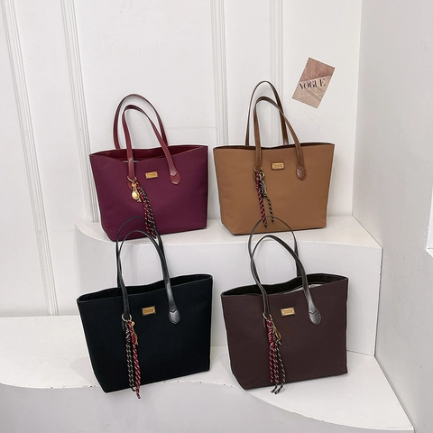 Vintage Tote Bag Große Kapazität Für Damen PU Leder Minimalistische Handtasche Mit Geflochtenem Quastenanhänger Metallplatte