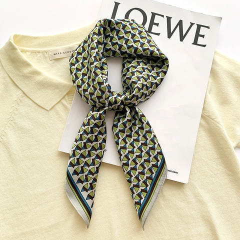 Mulberry Satin Scarf Geometric Triangle Pattern Square Fashion Neckerchief For Women Elegant Decorative Satin Wrap