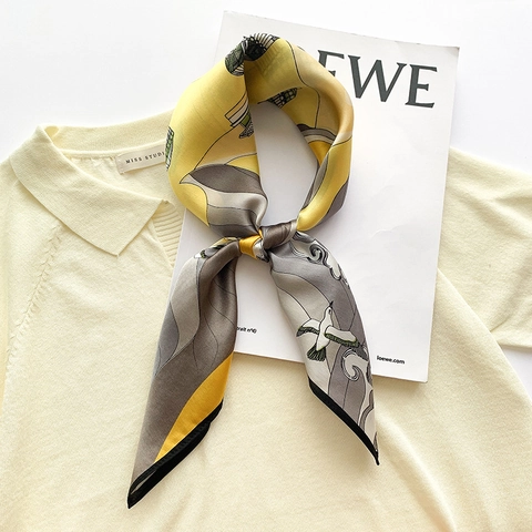 Elegante Foulard Quadrato In Pura Raso Di Gelso Stampa Orientale Gru Nuvola Texture Morbida Liscia Moda Donna