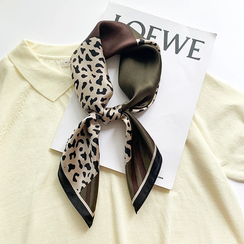 Foulard Quadrato in 100% Seta di Gelso alla Moda con Stampa Leopardata Donna Lusso Splicing Geometrico Raso Sciarpa Capelli