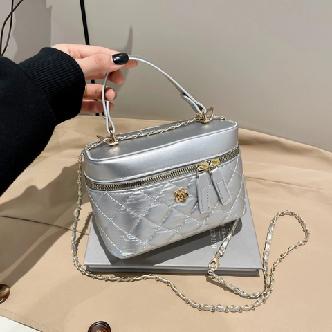 Mini Kosmetiktasche Gestepptes PU Leder Umhängetasche Mit Metallkette Blumendekor Elegante Box Handtasche Für Damen