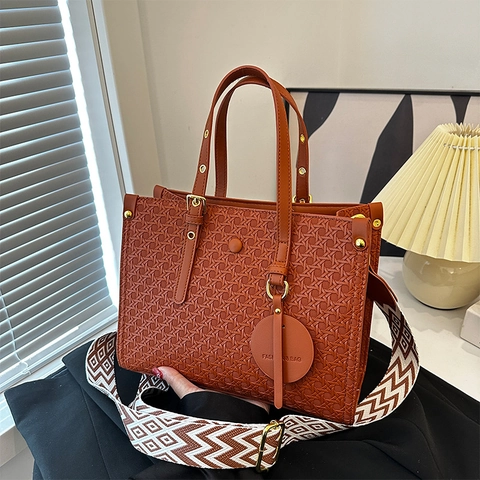 Damen Vintage Kunstleder Tote Tasche Große Kapazität Gewebte Textur Handtasche Mit Dekorativen Geometrischen Breiten Schultergurt