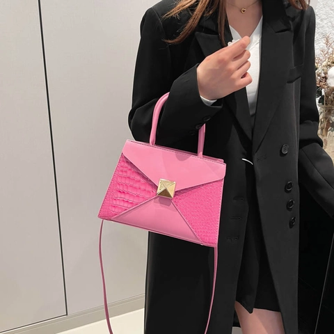 Sac à Épaule Vintage en Cuir PU de Grande Capacité pour Femmes Rétro Motif Crocodile Sac Bandoulière Enveloppe Avec Grands Rivets Métalliques Sac à Main Carré