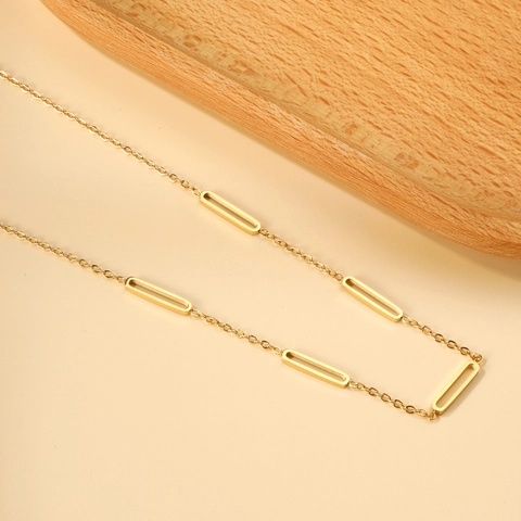 Minimalist Geometric Interlocking Rings Pendant Necklace Gold Plated Stainless Steel Elegant Jewelry For Women