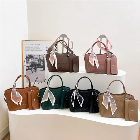 Handtasche Aus PU-Leder Mit Karoprägung Satinnschal Und Tasche Vielseitiger Breiter Gurt Umhängetasche Für Damen