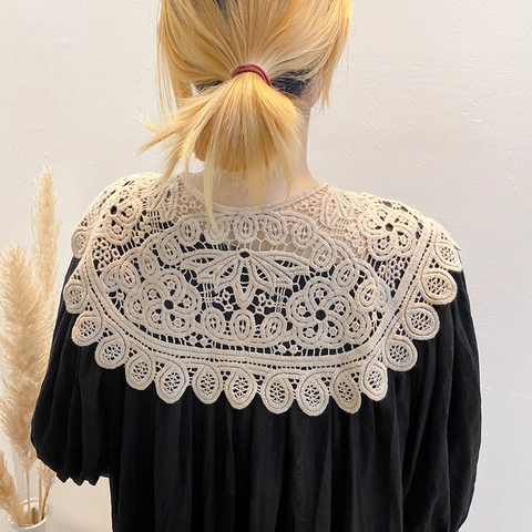 Vintage Hollow Out Crochet Lace Shawl Floral Embroidery Detachable Collar With Artificial Pearl Button Elegant Wrap For Women