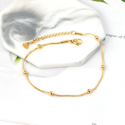 Minimalistisches Schlangenkette Fußkettchen 18K Vergoldeter Edelstahl Mit Polierten Perlen Und Herzanhänger Verstellbar