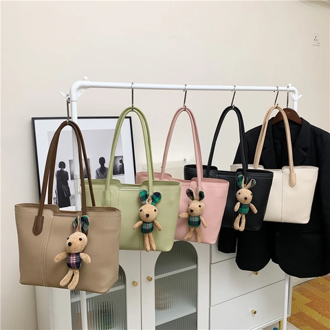 Women Large Capacity PU Leather Tote Bag Litchi Pattern Contrast Stitching Shoulder Bag With Rabbit Charm Commuting Handbag