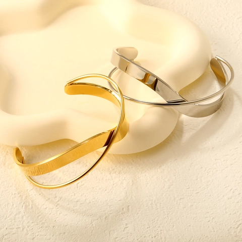 Bracciale Rigido Incrociato In Acciaio Inossidabile Geometrico Irregolare Minimalista Aperto Gioielli Chic Lucidi Per Donna