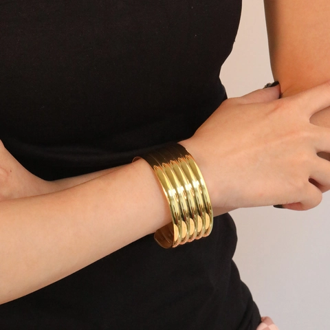 Bracelet Manchette Large Acier Inoxydable Plaqué Or 18K Multi Couches Nervuré Minimaliste Géométrique Réglable Pour Femmes