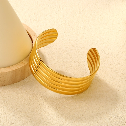 Bracelet Manchette Large Acier Inoxydable Plaqué Or 18K Multi Couches Nervuré Minimaliste Géométrique Réglable Pour Femmes