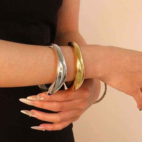 Minimalistischer C-Förmiger Offener Armreif 18K Vergoldeter Edelstahl Unregelmäßig Geometrisch Glatt Poliert Für Damen