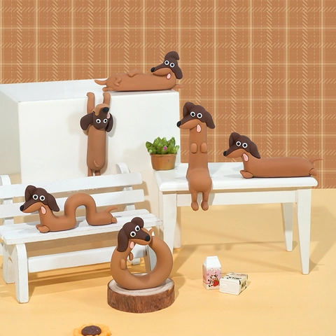 Creative Cartoon Dachshund Dog Monitor Edge Ornament Cute Resin Mini Sausage Dog Figurine For Desk Computer Office Decor Gift