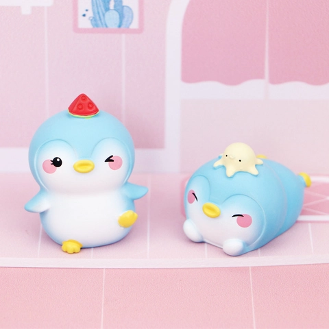 Mini Penguin Figurines Cute Cartoon Resin Desktop Ornaments Office Car Decor Healing Style Gift Tiny Animal Statues