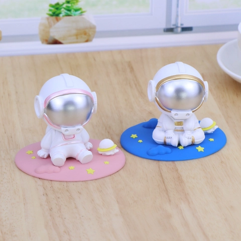 Cute Astronaut Bobblehead Car Ornament Resin Spaceman Figurine Shaking Head Desktop Decor Dashboard Office Home Decoration Gift