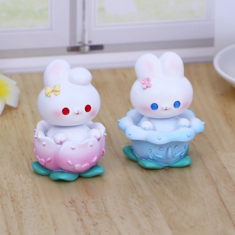Cute Rabbit Shaking Head Bobblehead Resin Desktop Ornament Flower Bunny Car Dashboard Decoration Home Office Cartoon Figurine