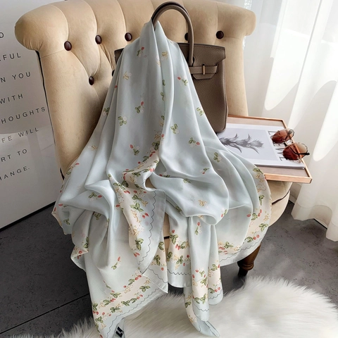 Eleganter Langer Schal Aus Satinnähnlichem Polyester Mit Blumen- Und Erdbeerdruck Wellenkante Sonnenschutz Strandurlaub Für Damen
