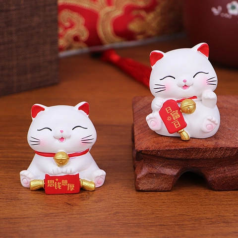 Mini Lucky Cat Figurines Resin Maneki Neko Desktop Ornaments Japanese Style Cute Cartoon Home Office Car Dashboard Decor