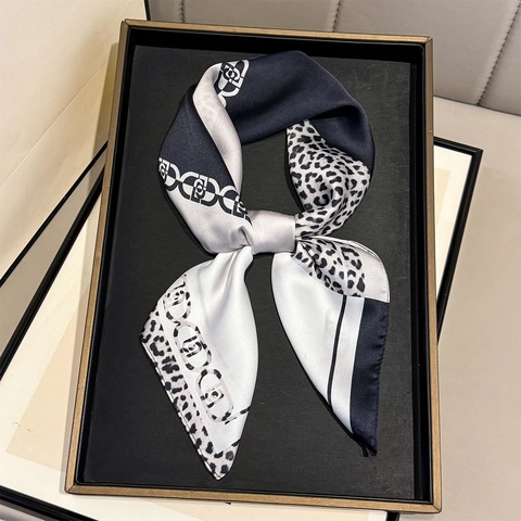 Pañuelo Cuadrado De Moda Estampado De Leopardo Bloques De Color Cadena Imitación Satén Satén Para Cuello Y Cabeza Elegante