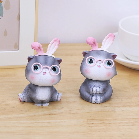 Figurine De Chat De Dessin Animé Mignonne Ornement De Tête Secouante En Résine Avec Lunettes Oreilles De Lapin Pour Bureau