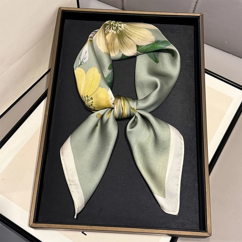 Women Square Scarf Elegant Floral Print Polyester Satin Satin Feeling Retro Neck Scarf For Office Commute Head Wrap