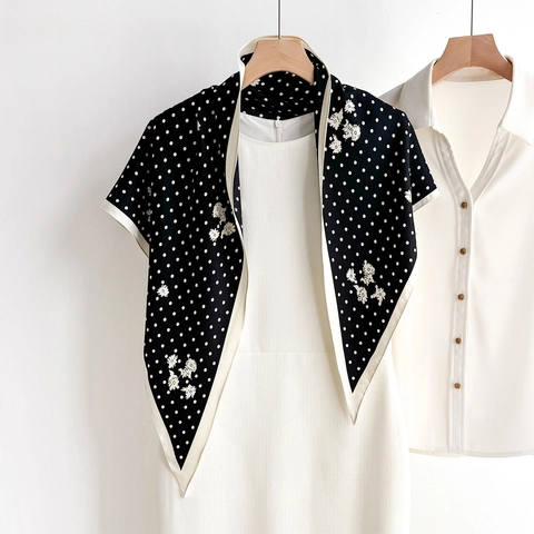 Damen Polka Dot Floral Dreieckstuch Satinnimitat Polyester Leicht Atmungsaktiv Mode Pendler Schal Wickeltuch