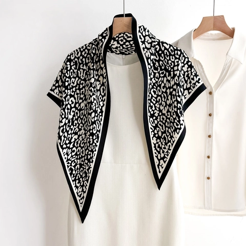 Damen Dreiecksschal Mit Leopardenmuster Polyester Satinhaptik Leicht Kühlend Schal Französischer Vintage Vielseitig