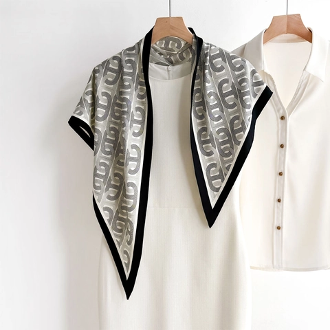 Elegant Women Triangle Scarf Polyester Satin Chain Print Geometric Lightweight Bandana Fashion Headscarf Accessory