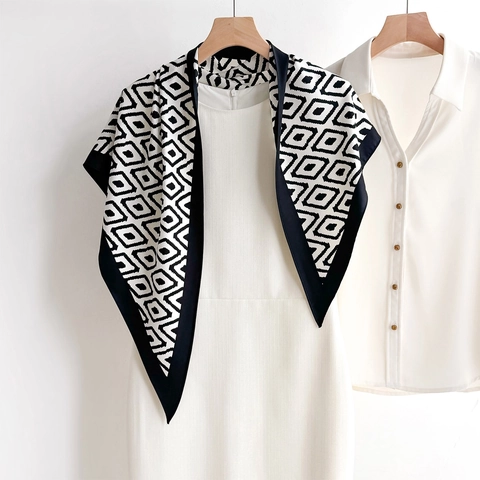 Women Minimalist Rhombus Print Triangular Scarf Vintage Satin Shawl Geometric Pattern Elegant Lightweight Twill Wrap Scarf Daily Fashion Accessories