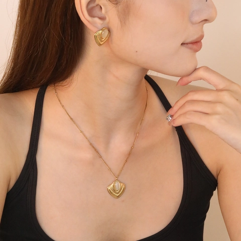 Vintage Edelstahl Schmuckset Für Damen Vergoldet Fächer Herzförmiger Anhänger Halskette Und Ohrstecker Mit Katzenaugenstein Luxus Modeaccessoires