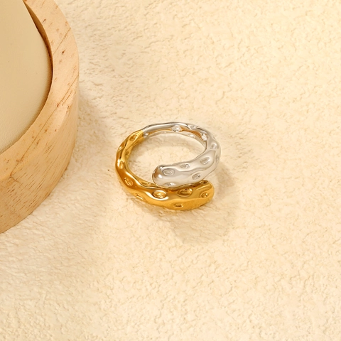 Anillo In Acciaio Inossidabile Irregolare Bicolore Oro Argento Texture Martellata Aperto Regolabile Gioielli Di Moda Per Donna