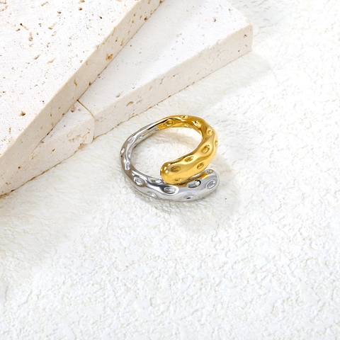 Anillo In Acciaio Inossidabile Irregolare Bicolore Oro Argento Texture Martellata Aperto Regolabile Gioielli Di Moda Per Donna