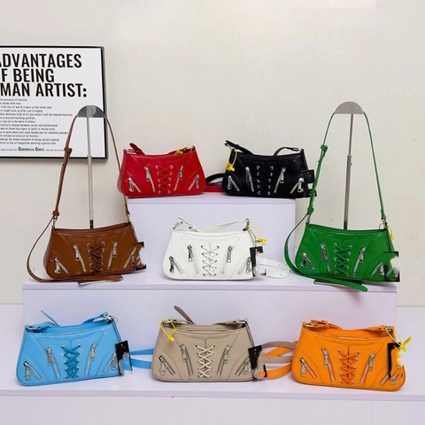 Sac Baguette pour Femme Vintage en Cuir PU Style Motard Avec Lacets Fermeture Éclair Décorative Rivet Sac Bandoulière Punk