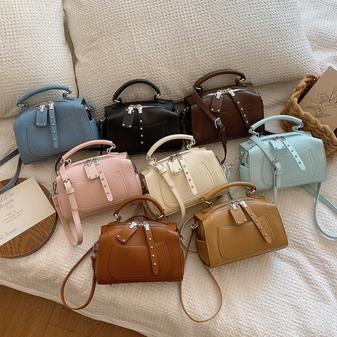 Damen PU Leder Boston Handtasche Retro Lychee Textur Umhängetasche Nieten Dekor Silber Hardware Doppelreißverschluss Modisch