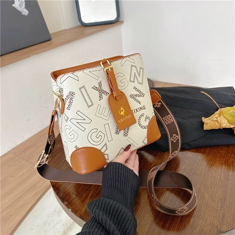 Bolso De Cubo Vintage De Cuero PU Para Mujer Estampado De Letras Monograma Color En Contraste Correa Ancha Bolso De Hombro
