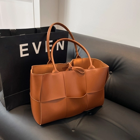 Woven Tote Bag PU Leather Large Capacity Minimalist Wide Weave Handbag For Women Commute Retro Style Soft