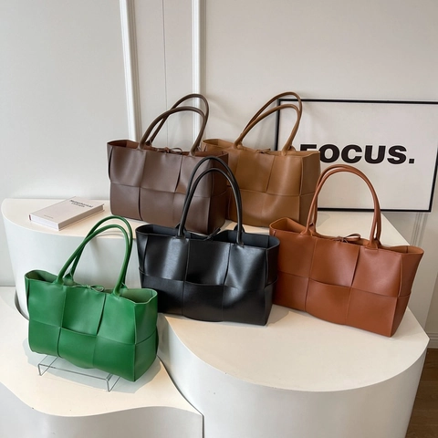 Woven Tote Bag PU Leather Large Capacity Minimalist Wide Weave Handbag For Women Commute Retro Style Soft