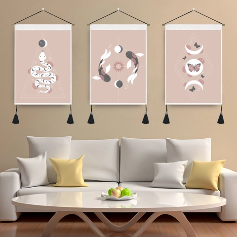 Boheems Wandtapijt Maanfasen Slang Koi Vis Mystieke Kunst Decoratie Met Katoen Polyester Stof Houten Paal En Zwarte Kwastjes