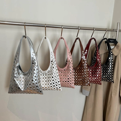 Borsa Sotto l'Ascella Vintage Gotica con Borchie per Donna Grande Capacità Borsa a Tracolla Punk Hobo in Pelle PU per Pendolari