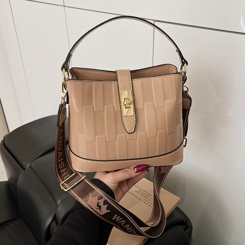 Damen Eimer Tasche Aus Geprägtem PU Leder Mit Großer Kapazität Tragetasche Umhängetasche Breiter Buchstaben Riemen Gold Verschluss