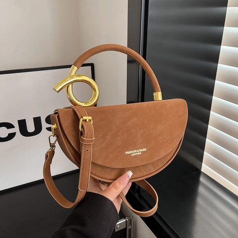 Damen Halbkreis Umhängetasche PU Leder Matte Textur Handtasche Mit Gold Metallring Griff Lässige Luxus Satteltasche