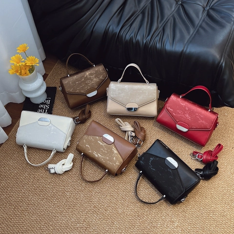 Retro Damen Handtasche PU Leder Strukturierte Klappe Magnetverschluss Umhängetasche Mit Tragegriff Und Verstellbarem Gurt