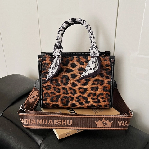 Leopardenmuster PU Leder Tote Handtasche Mit Satinnschal Griff Und Verstellbarem Breitband Schultergurt Crossbody Tasche