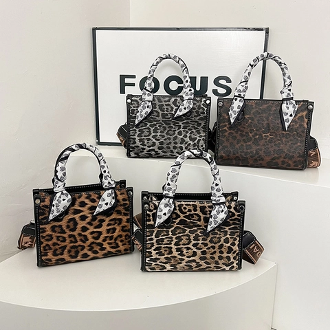 Leopardenmuster PU Leder Tote Handtasche Mit Satinnschal Griff Und Verstellbarem Breitband Schultergurt Crossbody Tasche