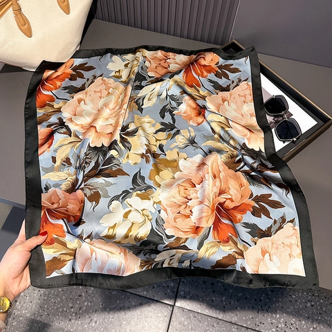 Foulard Carré À Imprimé Floral En Satin De Polyester Soyeux Élégant Bandana Décoratif Pour Femme Bureau Décontracté