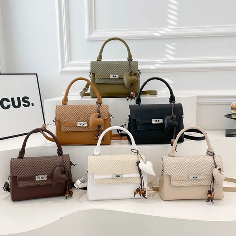 Borsa Da Donna Moda Pelle PU Trama Chevron Borsa A Tracolla Con Ciondolo A Cuore Chiusura In Metallo Borsa A Spalla Versatile